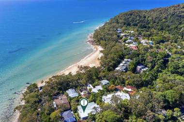 Ocean Views Central to everything 2 bed 2 minute walk to Beach