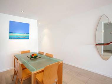 Jacaranda 12 Hastings Street 12