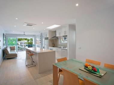 Jacaranda 12 Hastings Street 12