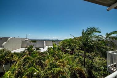 NOOSA BLUE Penthouse Views 450 metres to Hastings St and Beach