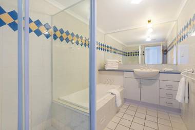 Newcastle Short Stay Accommodation - Sandbar Newcastle Beach