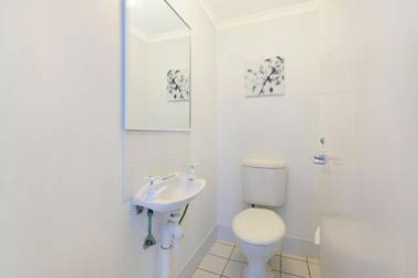 Newcastle Short Stay Accommodation - Sandbar Newcastle Beach
