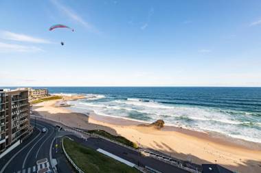 The Edge - Luxurious Waterfront Apartment