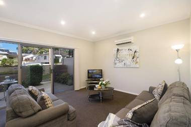 Newcastle Short Stay Accommodation - Birmingham Garden Townhouses