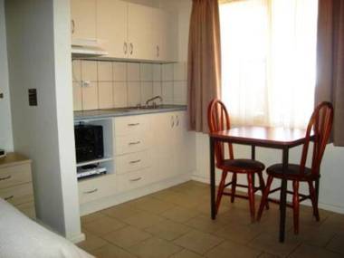 Holiday Lodge Motor Inn