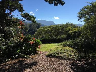 Hillcrest Mountain View Retreat