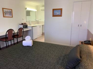 Outback Motel