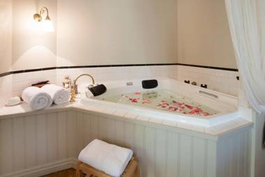 Merrow Cottages - Forest Edge