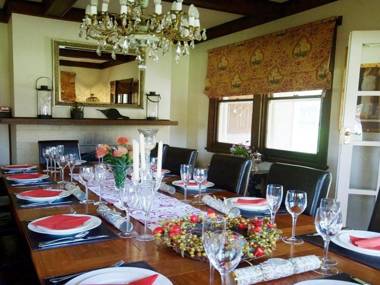 Robin Hill Manor - rambling retreat & tennis court