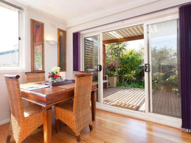 METRES TO THE BEACH - MORNINGTON