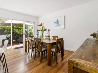 BANGALOW - MORNINGTON