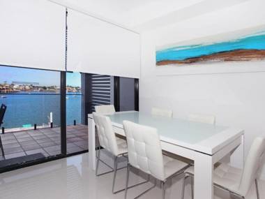 Kirribilli 13 - Two Bedroom Apartment with River View!