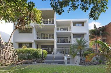 Windmill 3 - Three Bedroom Beachside Apartment on Parkyn Parade!