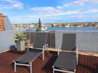 Jedda 5 - Oceanview Three Bedroom Penthouse with Private Rooftop Spa