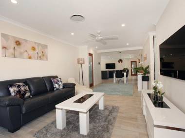 Palm 95 - Modern Four Bedroom Home with Pool