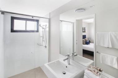 Direct Hotels - Sea Breeze Mooloolaba