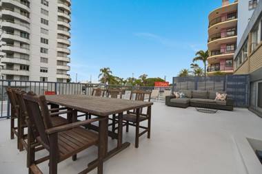 Renovated Moololaba Unit 100m To Beach