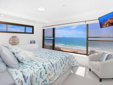 Parkyn Place 7 - Newly Refurbished Three Bedroom Oceanfront Apartment with FREE WIFI!