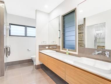 WATERFRONT HOME BORDERING MOOLOOLABA