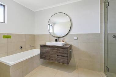 CANAL HOME NEAR MOOLOOLABA - Kooringal