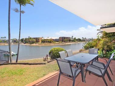Courtney Cove 1 - Comfortable Two Bedroom Apartment on Mooloolaba Canal