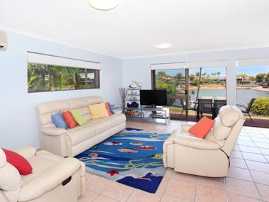 Courtney Cove 1 - Comfortable Two Bedroom Apartment on Mooloolaba Canal
