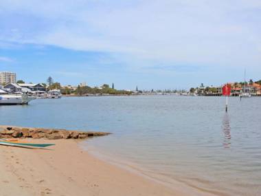 Broadwater Quays 5 - Three Bedroom Water View Apartment only 2 blocks from Mooloolaba Beach!