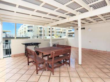 Harbour View 9 - Bright and Beachy Three Bedroom Apartment with Private Rooftop