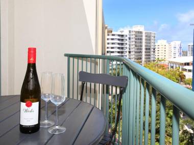 Harbour View 9 - Bright and Beachy Three Bedroom Apartment with Private Rooftop