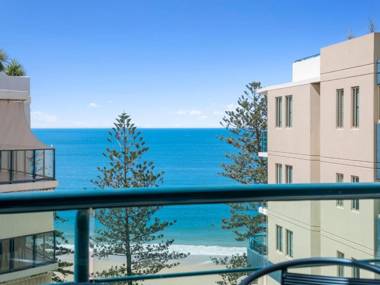 Top Floor Beachside Apartment in Heart of Mooloolaba