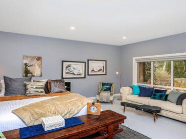 Lovett - quirky stylish with a bush backdrop