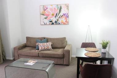 Indulge Apartments - Ontario