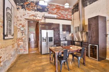 Indulge Apartments - Eighth