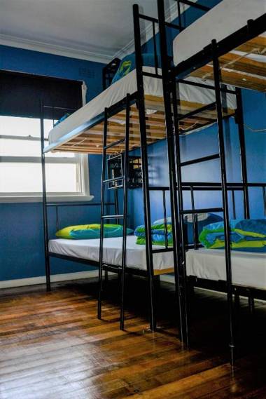 Pint On Punt Backpackers