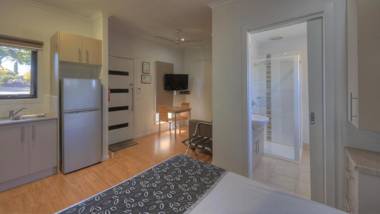 Airport Tourist Village Melbourne