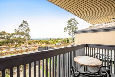 Nightcap at Shoppingtown Hotel