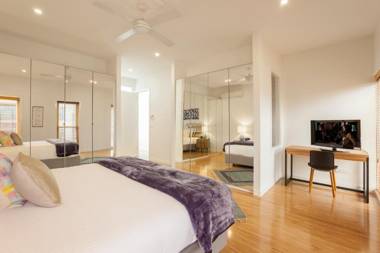BOUTIQUE STAYS - Central Park South Melbourne Townhouse