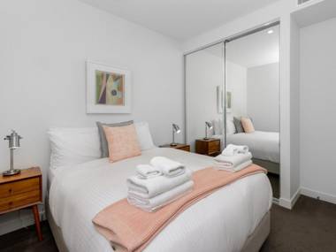 BOUTIQUE STAYS - The Lincoln South Yarra Apartment