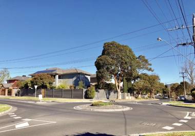 Pride Bentleigh Apartment with Private Garden