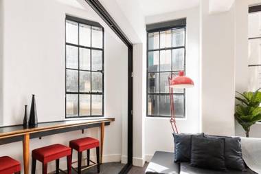 Spacious Designer Warehouse Melbourne CBD Apartment