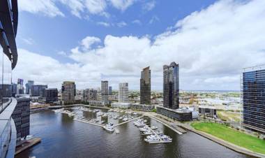 Brilliant Victoria Harbour Waterfront Apartment