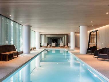 Brilliant Victoria Harbour Waterfront Apartment