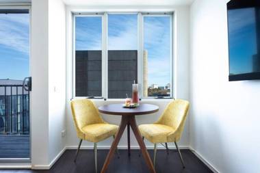 Oliver Stylish City Views near Graffiti Laneways