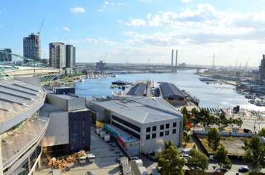 ReadySet Apartments at Stadium