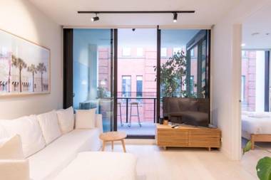 Trendy 1 Bedroom Apartment in the Heart of Collingwood