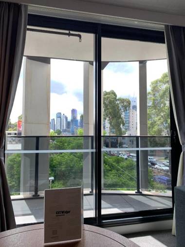 City Edge South Melbourne Apartment Hotel
