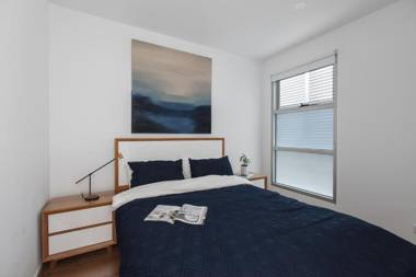 Heart of Windsor Apartment by Ready Set Host