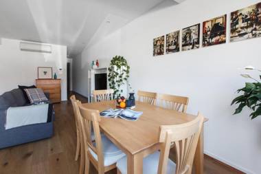 Heart of Windsor Apartment by Ready Set Host