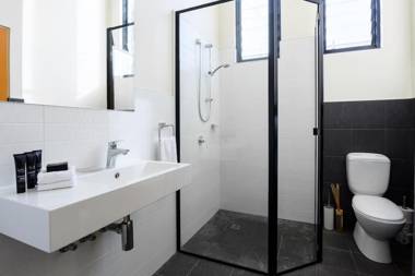 BROOKLYN Warehouse Vibe mins to St Kilda & Cafes