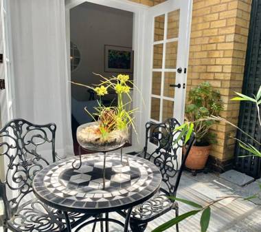 Stylish Private Studio Close to Beach WIFI Parking